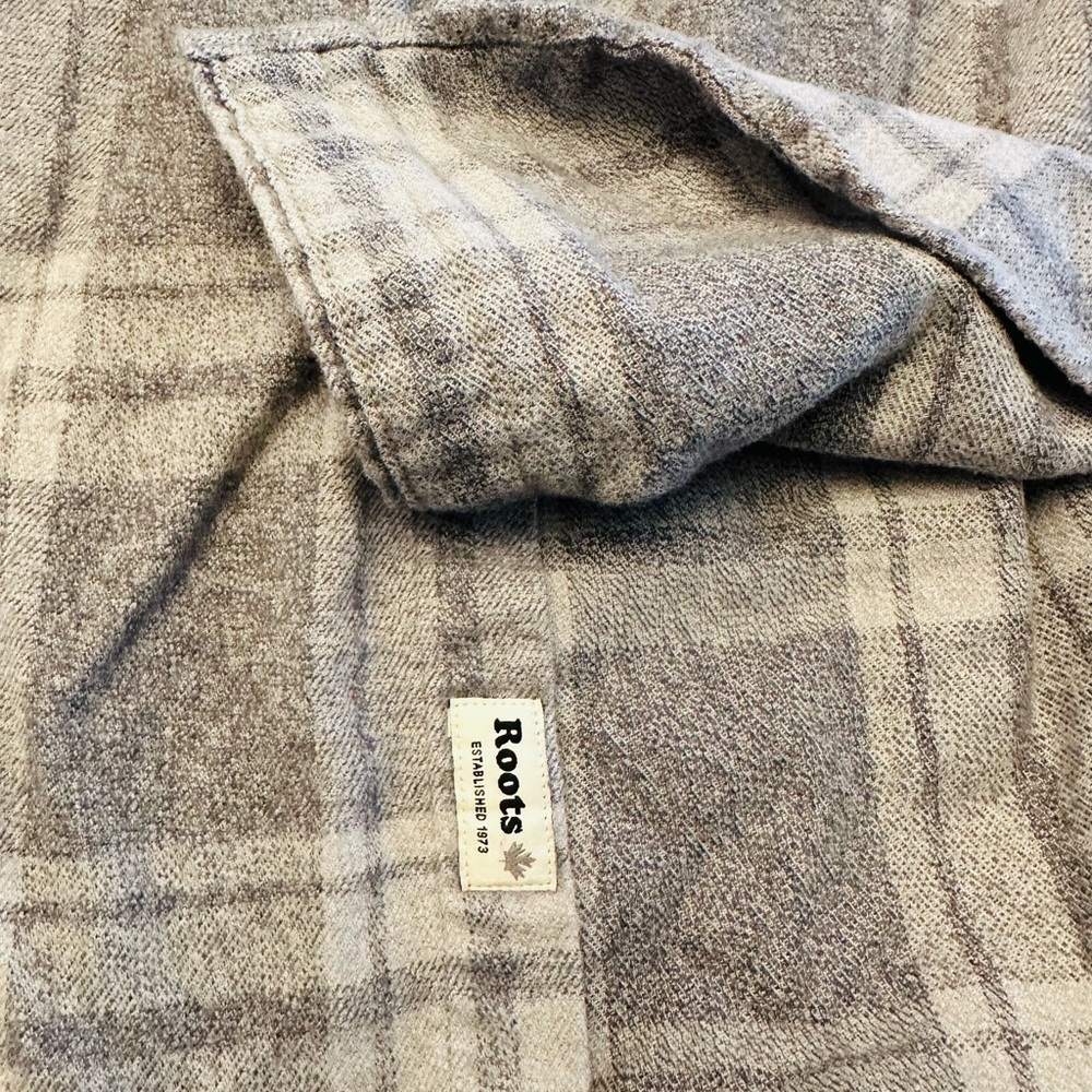Roots Gray Plaid Button-Down Shirt Men’s Small - Picture 7 of 10